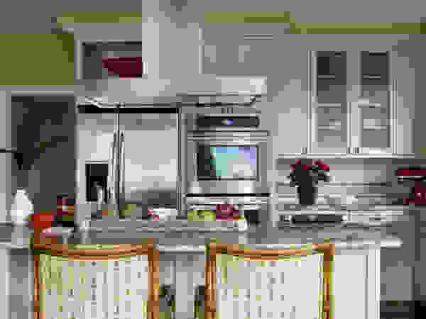 Caribbean Dream - Kitchen Lorna Gross Interior Design Tropical style kitchen