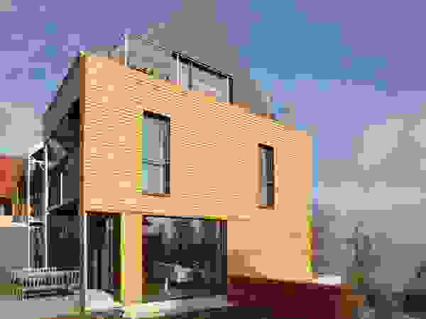 ARCHITEKTEN GECKELER Modern houses Wood Black