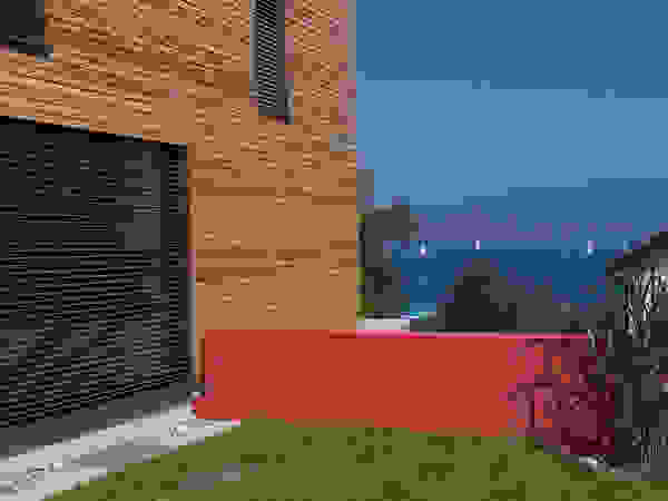 ARCHITEKTEN GECKELER Modern houses Wood Red