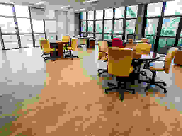 VERONA CARPETES E VINILICOS Modern commercial spaces Wood Beige