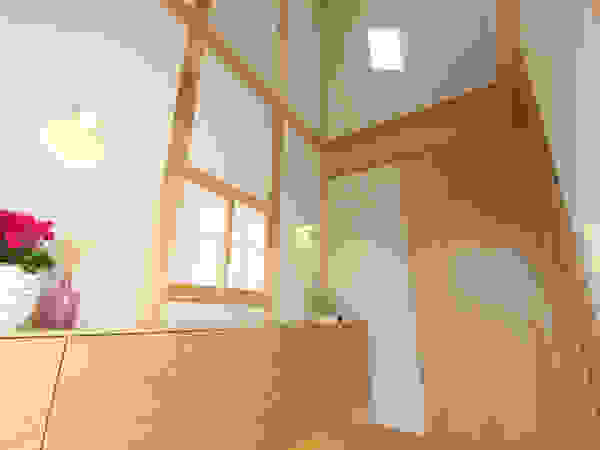 木と鉄骨階段の家 Homify 木と鉄骨階段の家 Homify