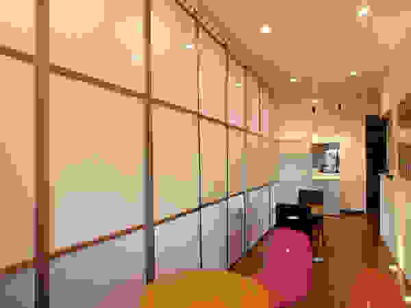 株式会社ハウジングアーキテクト建築設計事務所 Office spaces & stores Wood Wood effect