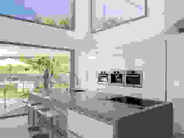 Miralbo Urbana S.L. Modern kitchen