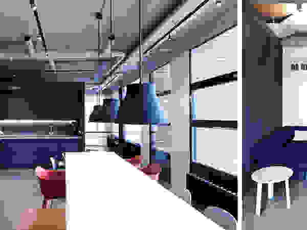 Binnenvorm Industrial style offices & stores Blue