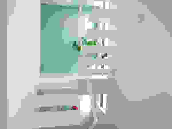 前田敦計画工房 Modern corridor, hallway & stairs