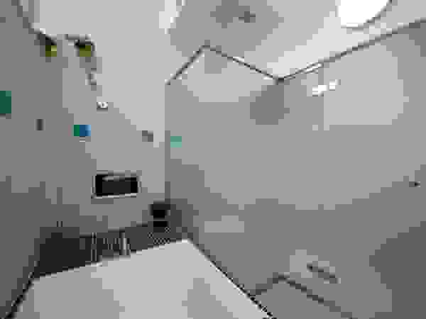 前田敦計画工房 Modern bathroom