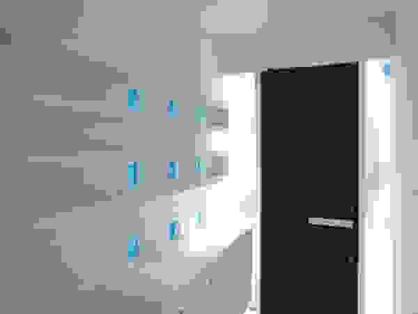 前田敦計画工房 Modern corridor, hallway & stairs