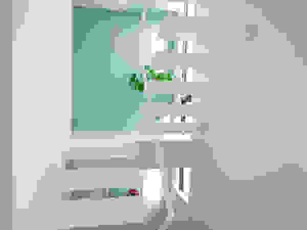 前田敦計画工房 Modern corridor, hallway & stairs