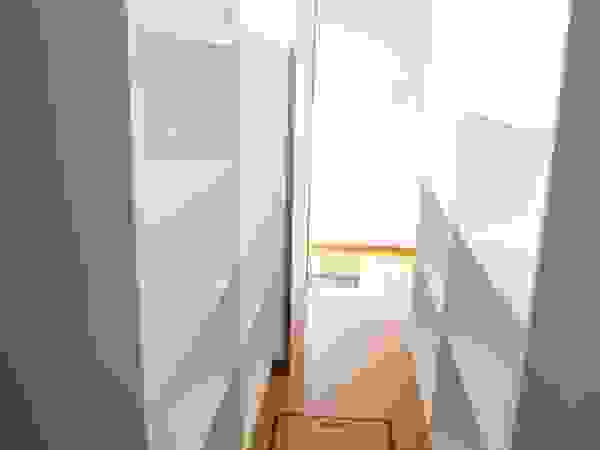 マルモコハウス Ruang Ganti Modern