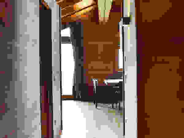 Andrea Rossini Architetto Scandinavian style corridor, hallway& stairs
