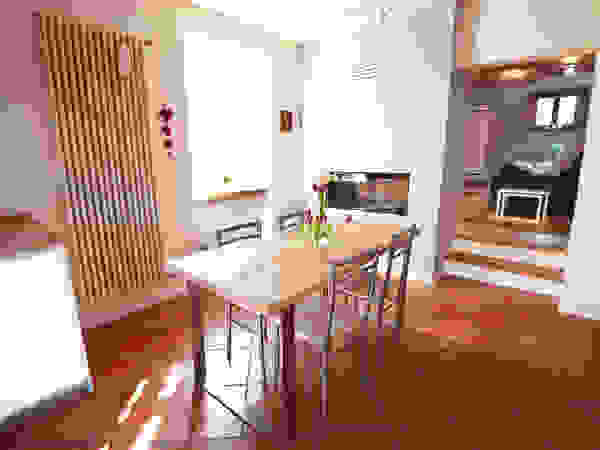 Annalisa Carli Industrial style kitchen Wood White