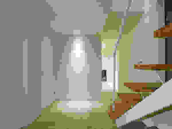 一級建築士事務所 Atelier Casa Scandinavian style corridor, hallway& stairs