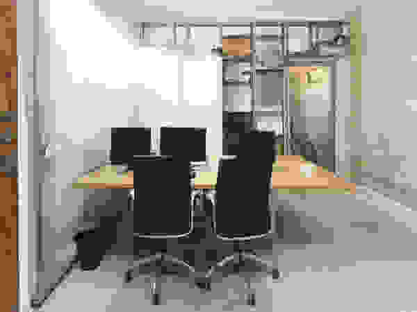 Eseiesa Arquitectos Mediterranean style study/office