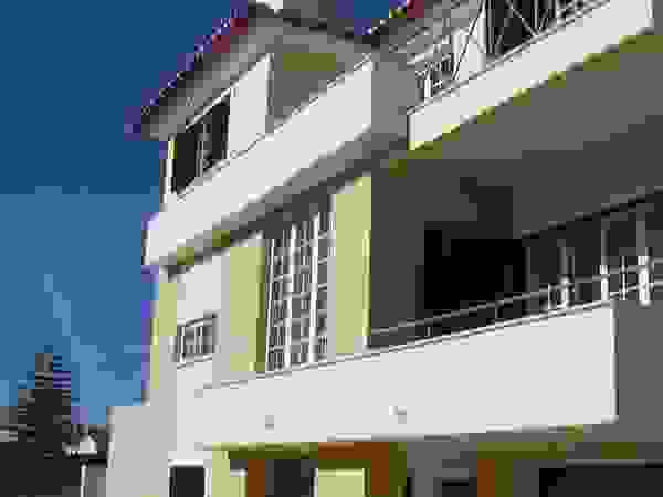 Pedro de Almeida Carvalho, Arquitecto, Lda Einfamilienhaus Stahlbeton Beige