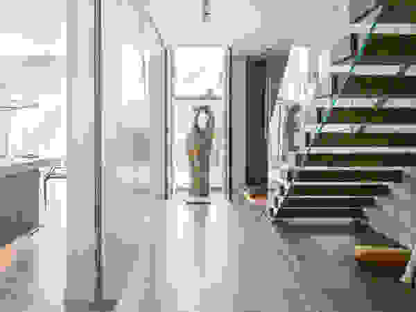 formativ. indywidualne projekty wnętrz Modern corridor, hallway & stairs White