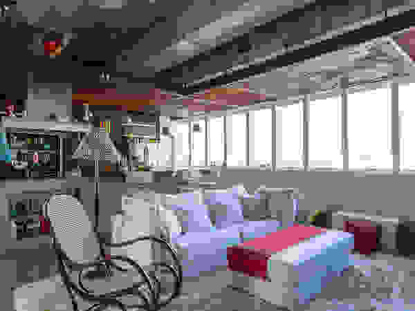 Nautilo Arquitetura & Gerenciamento Industrial style living room Iron/Steel