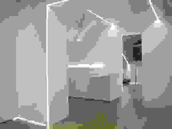 Giemmecontract srl. Minimalist corridor, hallway & stairs
