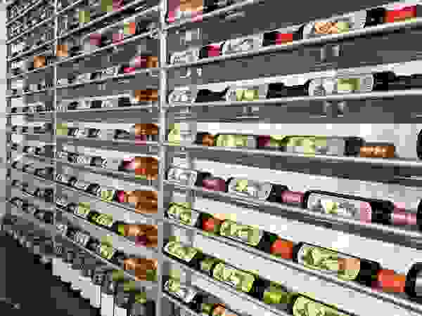 Millesime Wine Racks Modern offices & stores Aluminium/Zinc Grey