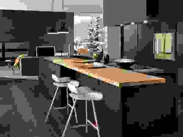 Felipe Lara & Cía Modern kitchen Wood Black