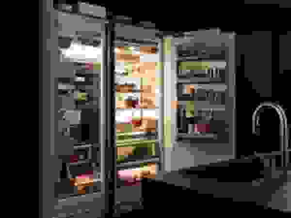 Felipe Lara & Cía Kitchen units Wood Black