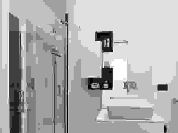 Annalisa Carli Eclectic style bathroom Wood White