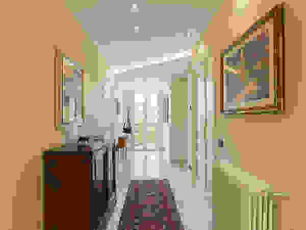 Annalisa Carli Eclectic style corridor, hallway & stairs Wood Beige
