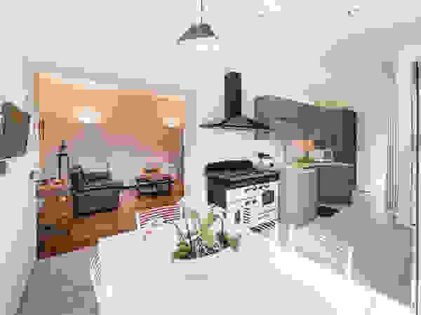 Annalisa Carli Eclectic style kitchen Wood Grey