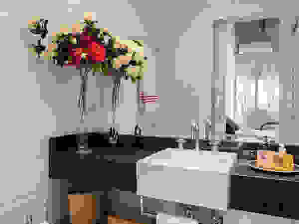 Studio Ideação Kamar Mandi Klasik Ubin White