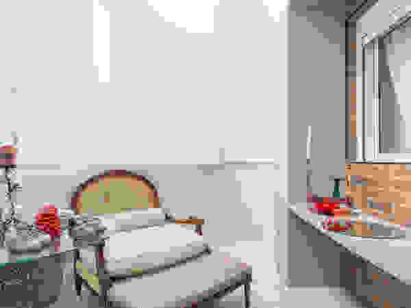 Studio Ideação Ruang Keluarga Klasik Batu Bata Grey