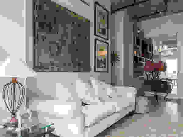 Studio Ideação Ruang Keluarga Klasik Beton Grey