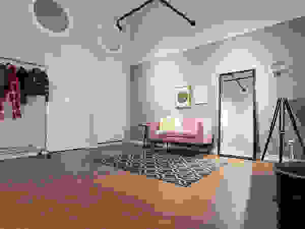 Studio Ideação Ruang Komersial Modern Kayu Pink