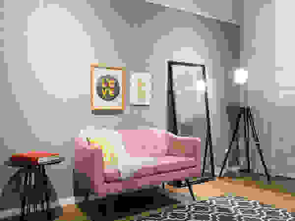 Studio Ideação Ruang Komersial Modern Kayu Pink