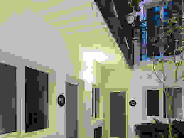 Boué Arquitectos Modern corridor, hallway & stairs