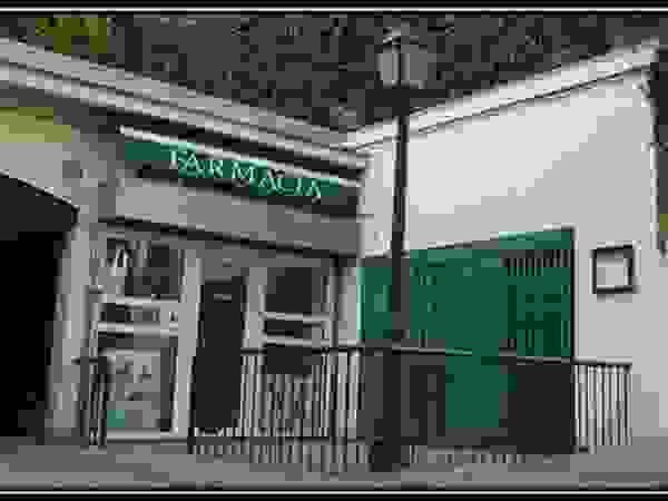 Pancho R. Ochoa Interiorismo Exhibition centres Iron/Steel Green
