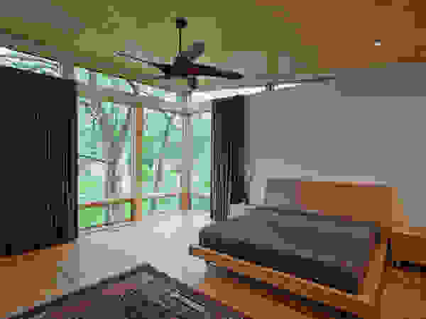 RT Studio, LLC Modern style bedroom