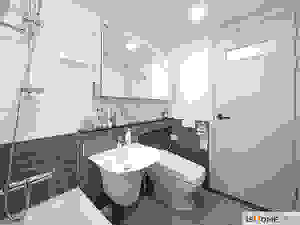 이즈홈 Modern bathroom