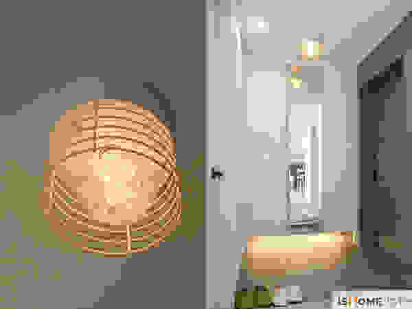 이즈홈 Modern corridor, hallway & stairs
