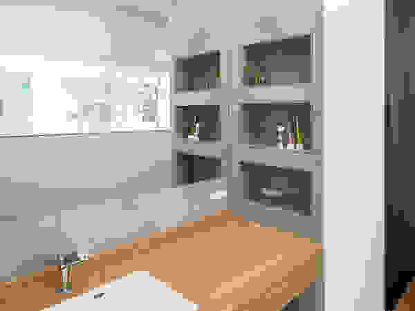 株式会社seki.design Modern bathroom