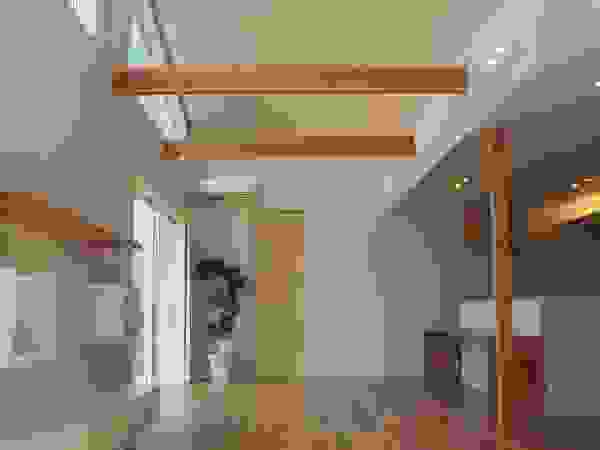 RAI一級建築士事務所 Modern dining room Solid Wood White