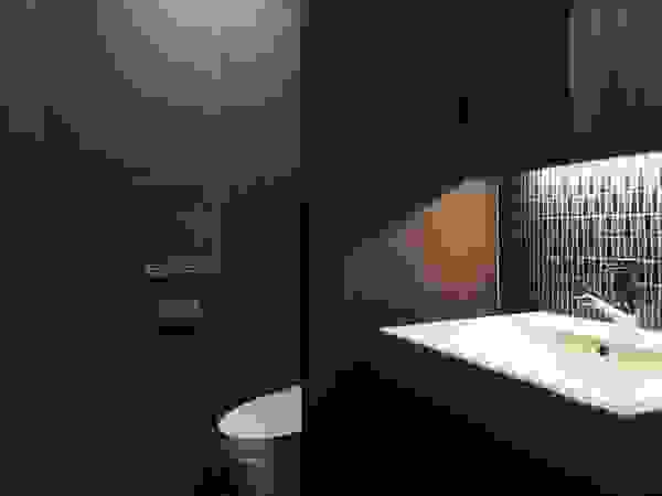 川添純一郎建築設計事務所 Modern Bathroom