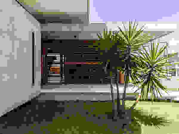 Martins Lucena Arquitetos Minimalist windows & doors