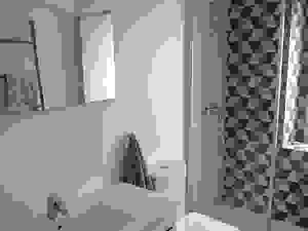 Happy Ideas At Home - Arquitetura e Remodelação de Interiores Modern Bathroom