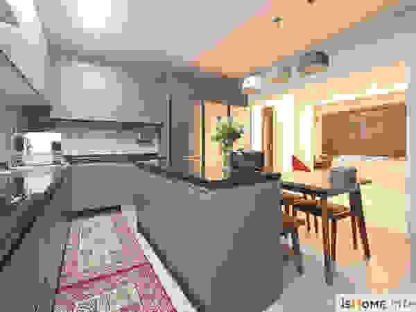 이즈홈 Modern kitchen