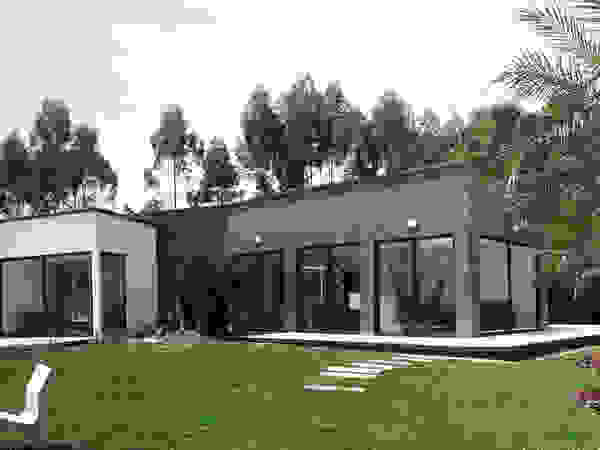 Hincapie Idarraga Estudio Country house Slate Black