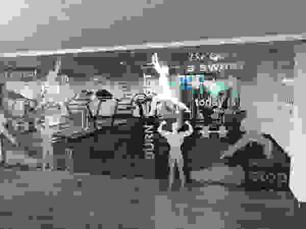 Projection Dreams / CUSTOM CINEMA 360 LDA Ruang Fitness Karet Grey