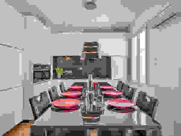 Fables de murs Built-in kitchens Granite Black