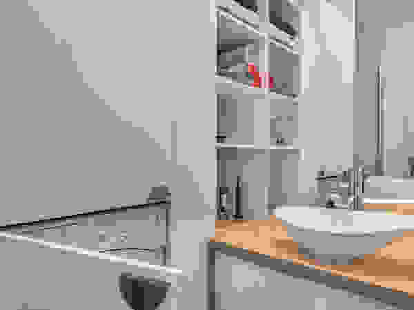 Fables de murs BathroomShelves