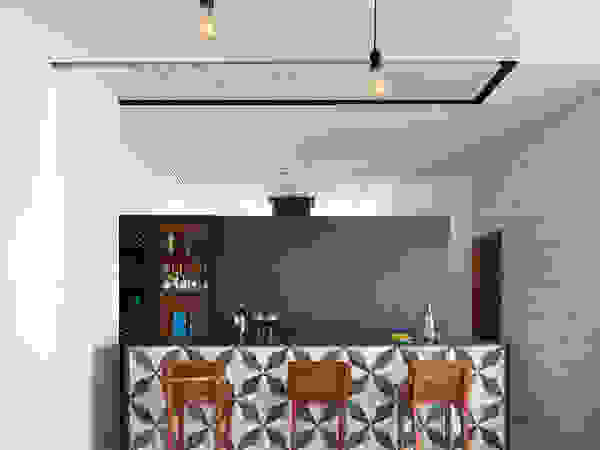 Daniel Cota Arquitectura | Despacho de arquitectos | Cancún Modern dining room Tiles Black