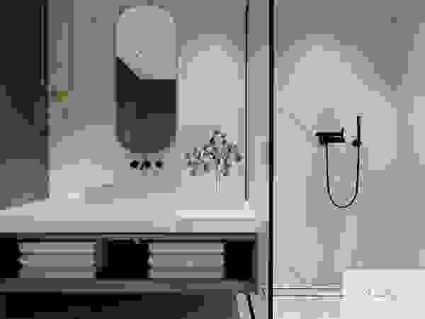 Machowska Studio Projektowe Moderne Badezimmer Marmor Weiß