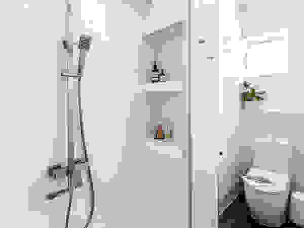 Bathroom Distinctidentity Pte Ltd Modern Bathroom